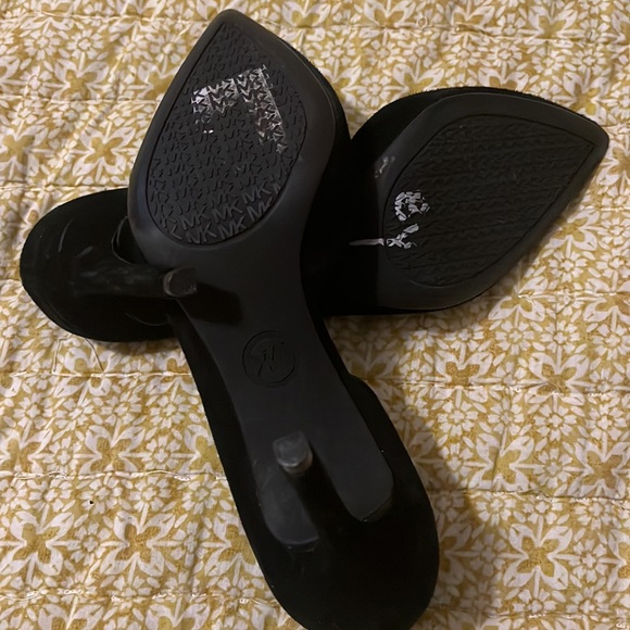 Michael Kors size 7.5/EUR 37.5 black leather/suede pumps - Picture 5 of 8